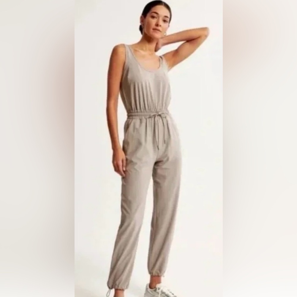 Abercrombie & Fitch traveler jumpsuit size xs